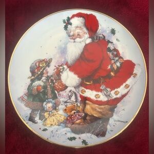 Royal Doulton Exchanging Christmas Love Bone China 8” Plate Santa W/Girl,Toys